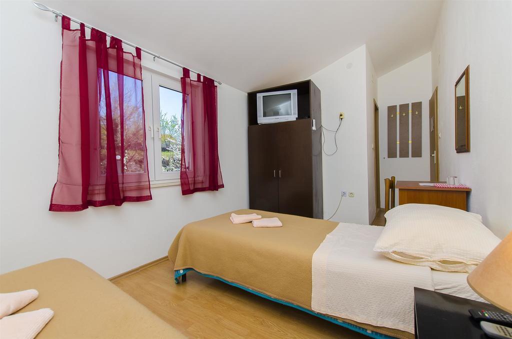 Rooms Marijana Caporice Екстериор снимка